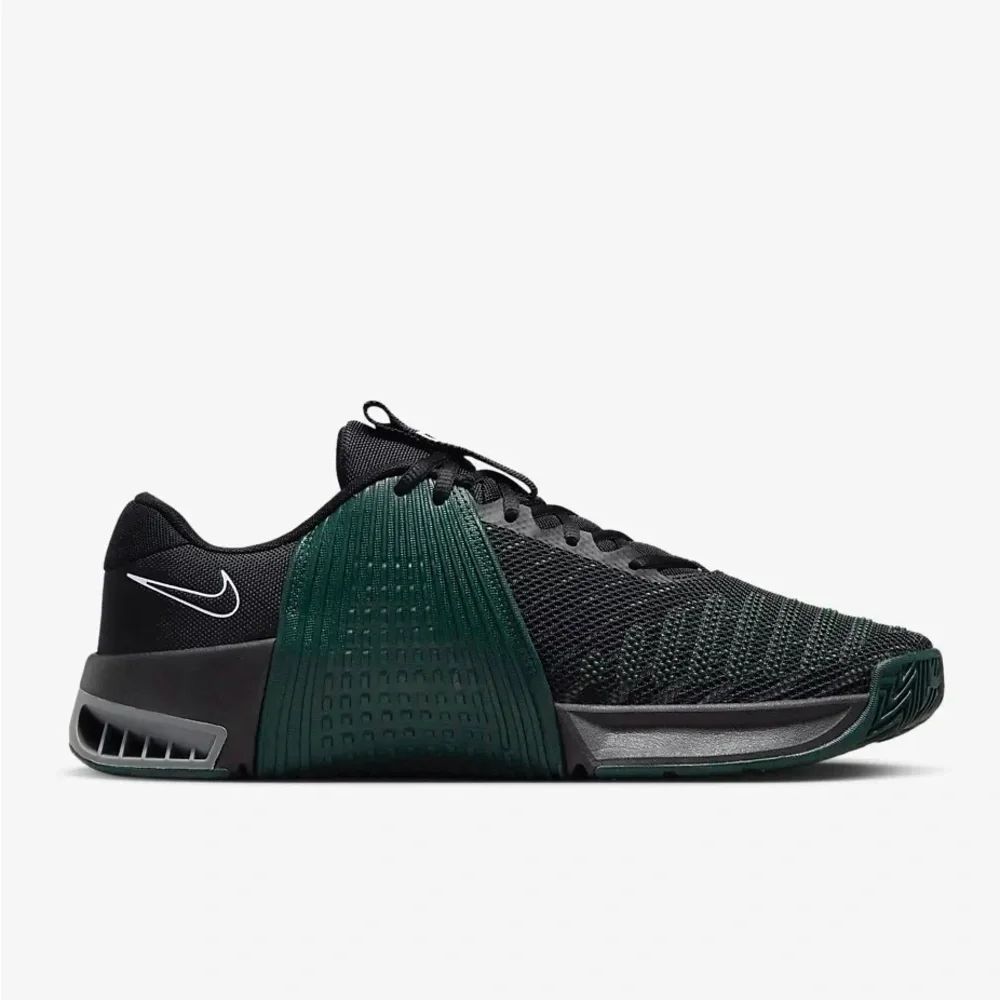 Nike Men's Black and Green Metcon 9 shoes